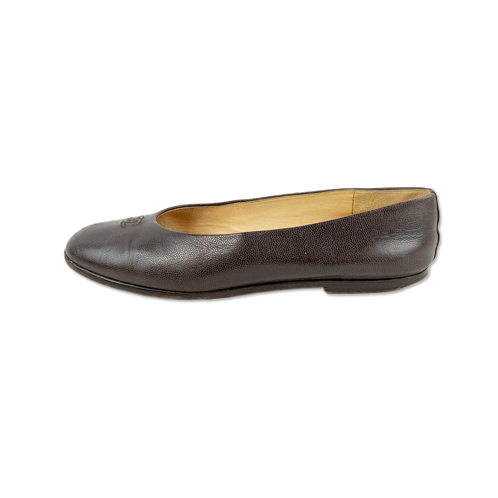 Chanel Vintage Brown Pebbled Leather Interlocking CC Logo Flats