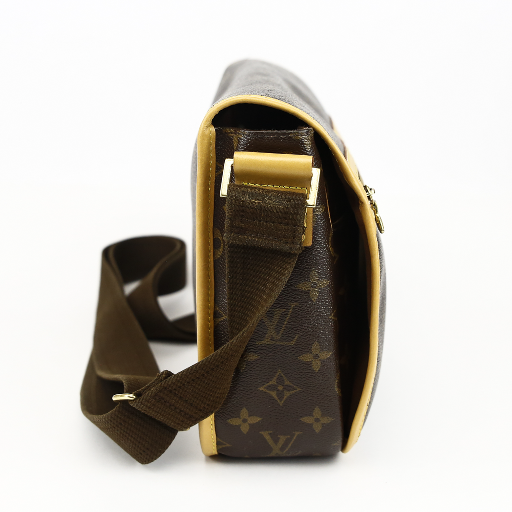 side view of Louis Vuitton Monogram Coated Canvas Bosphore GM Messenger Bag