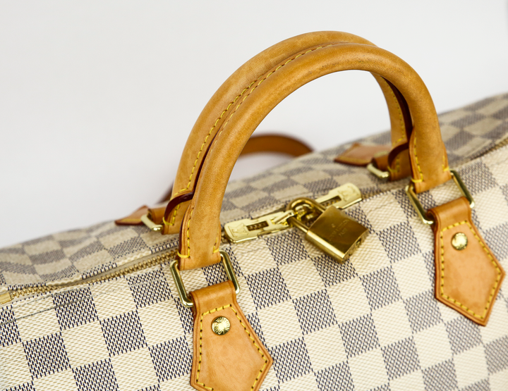 handle view of Louis Vuitton Damier Azur Speedy Bandouliere 30